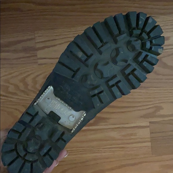 Never worn caravan hiking shoes from japan. - Picture 3 of 4